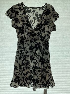 Cupshe Black Floral V-Neck Mini Dress on Taupe